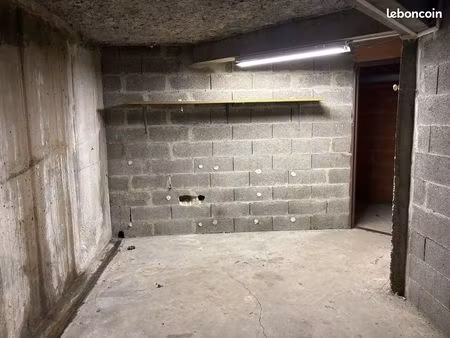 garage 14m2 dans résidence sécurisé + box de rangement