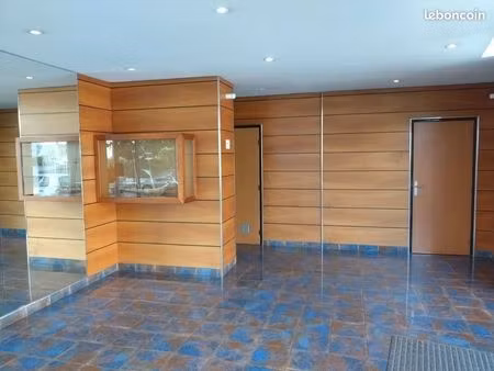 location studio meublé