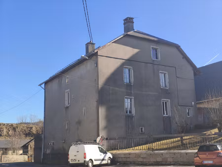 immeuble avec 2 appartements avec garage et terrain