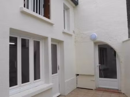 location meublée maison 5 pièces 90 m² à coulonges-sur-l'autize (79160)  756 €