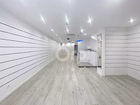 location locaux professionnels 82 m² à melun (77000)  1 300 €