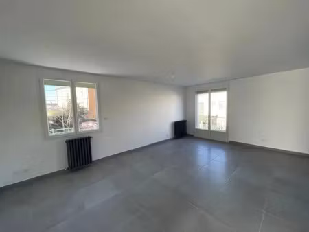 location maison 5 pièces 116 m² à ales (30100)  1 240 €