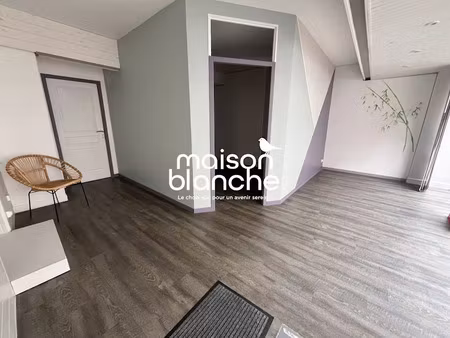 location locaux professionnels 3 pièces 59 m² à surgères (17700)  450 €