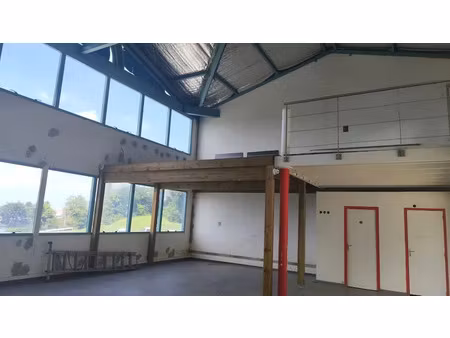 location locaux professionnels 1 pièce 146 m² à ducos (97224)  4 015 €