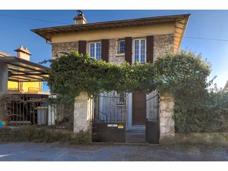 location villa 5 pièces 142.26 m² à nice (06000)  4 860 €