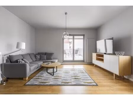 a vendre : beau t2 aux tres beaux volumes avec balcon