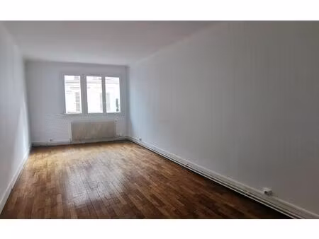 location appartement  m² t-3 à melun  850 €