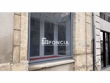 local commercial ~46 m²