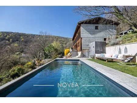 maison d'architecte avec vue panoramique  piscine et sauna –