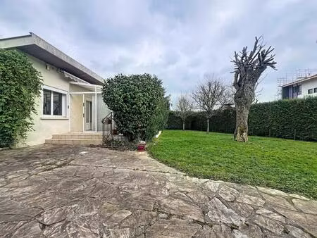 magny les hameaux  maison de plain pied  jardin plein sud de 645m2  potentiel d extension 