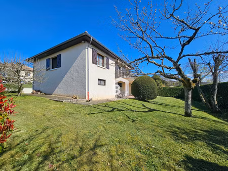 maison sur sous-sol quartier résidentiel