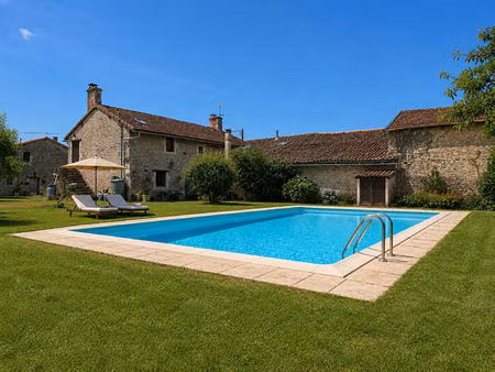 maison de caractère avec gîte et piscine