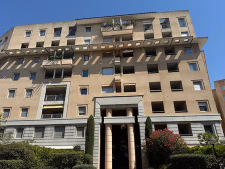 aix prox rotonde terrasse meuble