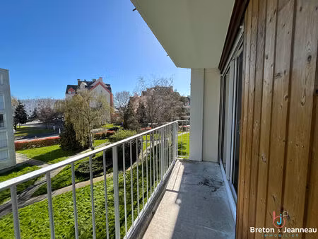appartement t3 avec balcon - laval