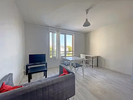 la terrasse - t1 bis rénové et meublé - parking