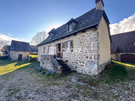 maison habitation + grange + un hectare de terrain