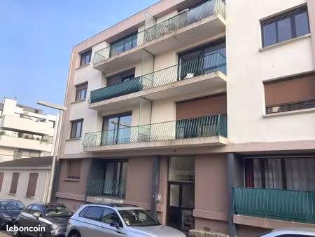 plein centre ville  proche place napoléon  appartement t4 offrant 80 m²