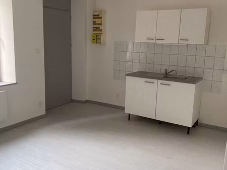 f3 avec entrée individuelle et repeint à neuf