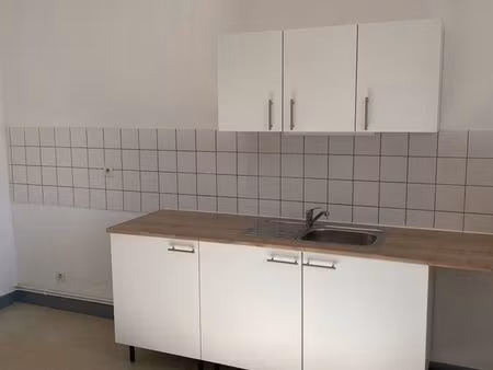 joli f3 tout juste rénové  grande cave en rdj et parking