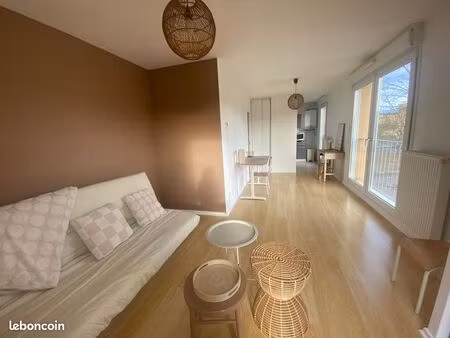 location studio meublé + place de parking privative