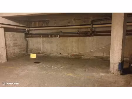 grande place de parking en sous-sol dans résidence fermée au cannet