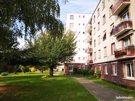 t4 rénové avec 3 chambres à 7mn à pied du rer c