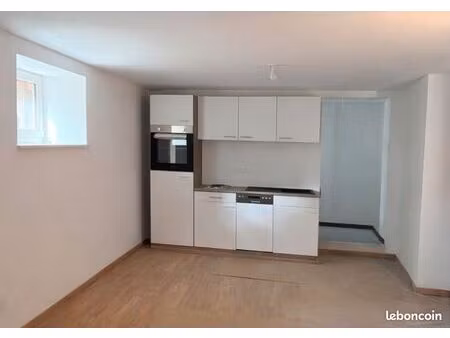 f1 rez de chaussée entièrement rénové