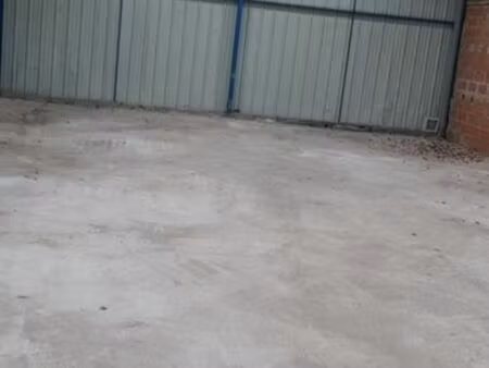 location local pour stockage : 150 m2