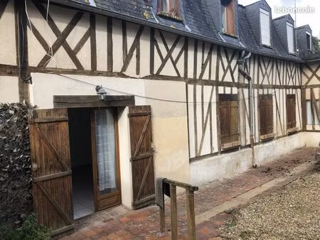 maison mitoyenne en centre-ville avec cour commune