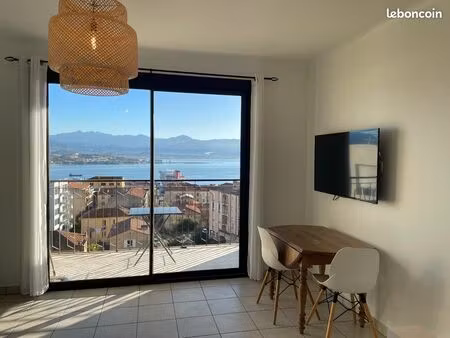 particulier – à louer juillet/août - studio meublé – en face du lycée laetitia