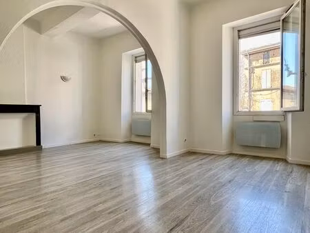 appartement à saint-zacharie (83640)