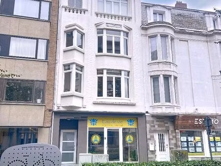 uitstekend gelegen handelspand met authentieke gevel – groentemarkt.