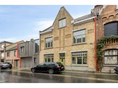 klassevol huis met 5 slaapkamers  3 badkamers  garage en ruime tuin te sint-kruis (brugge)