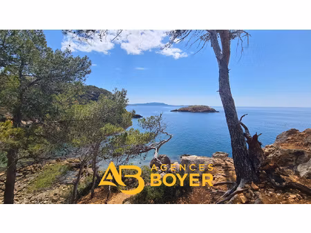 pierreplane tres proche des calanques.