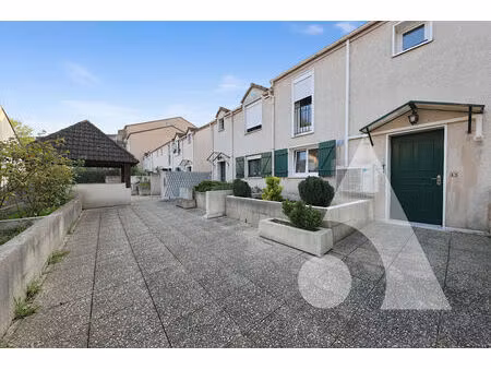 maison avec 3 chambres  jardin et garage