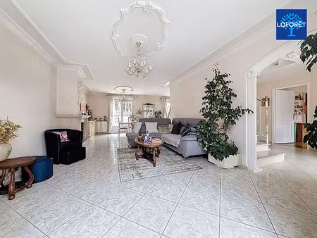 maison 9 pièce(s) 225 m2 - 6 chambres - jardin - 4 parking - jacuzzi