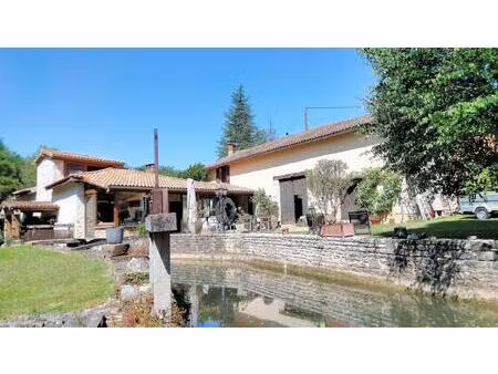 ancien moulin  bord de rivière  grange  charente■ancien moulin  bord de rivière  grange  c