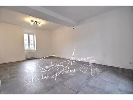 maison avec jardin. centre ville  proche des commerces  écoles et gare sncf