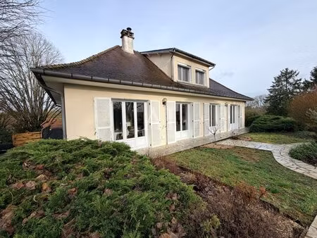 fussy confortable villa sur sous-sol