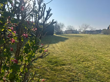 terrain à bâtir au coeur de cérans-foulletourte  à 5 minutes à pied de toutes les commodit