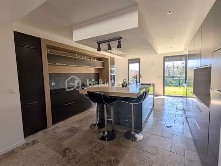 maison de 302 m² à saint-martin-de-laye