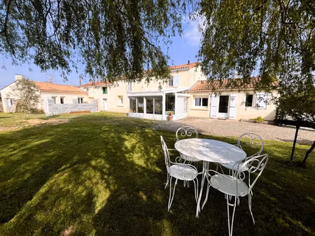 vente maison à sainte-flaive-des-loups (85150) : à vendre / 243m² sainte-flaive-des-loups