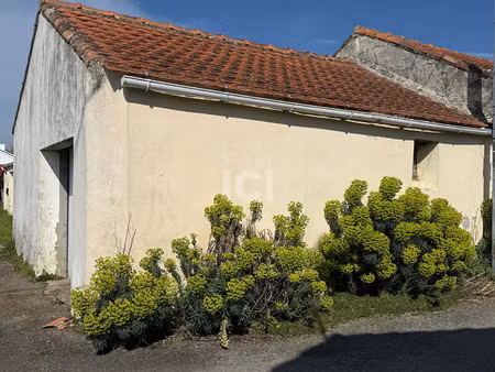 vente garage et parking à saint-viaud (44320) : à vendre / 35m² saint-viaud