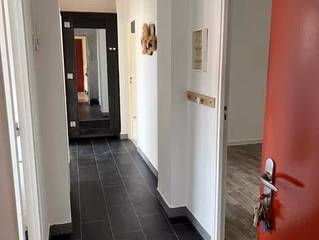 appartement avec 3 chambres  garage.