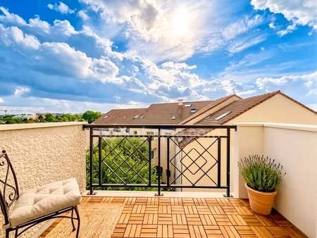 appartement en duplex 5 pièces montmagny (95)  balcon  place de parking privative