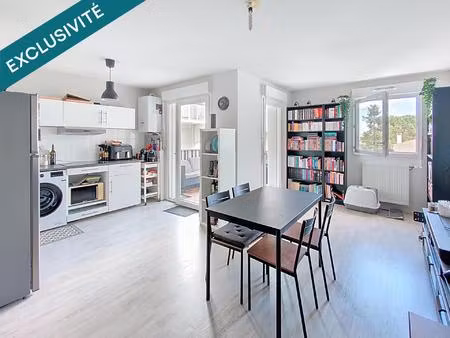 grand t2 à eysines  avec place de parking et terrasse