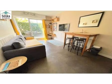 studio cabine état neuf avec terrasse !