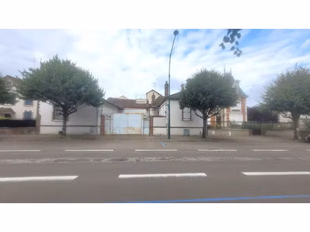 local commercial  entrepôt  immeuble  au centre de joigny de 1380m² et maison d'habitation