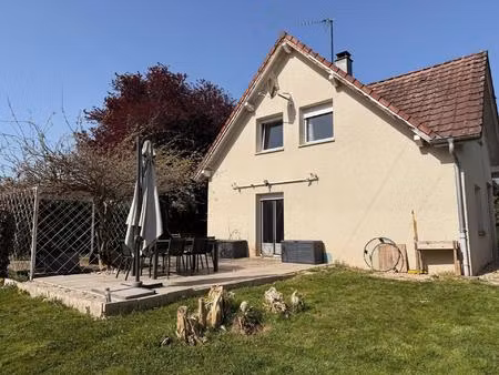 maison de 2001 de 115 m2  3 chambres sur terrain de 11 ares.