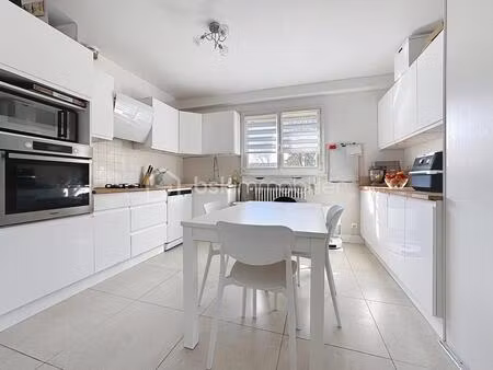 jolie maison familiale et sa dépendance